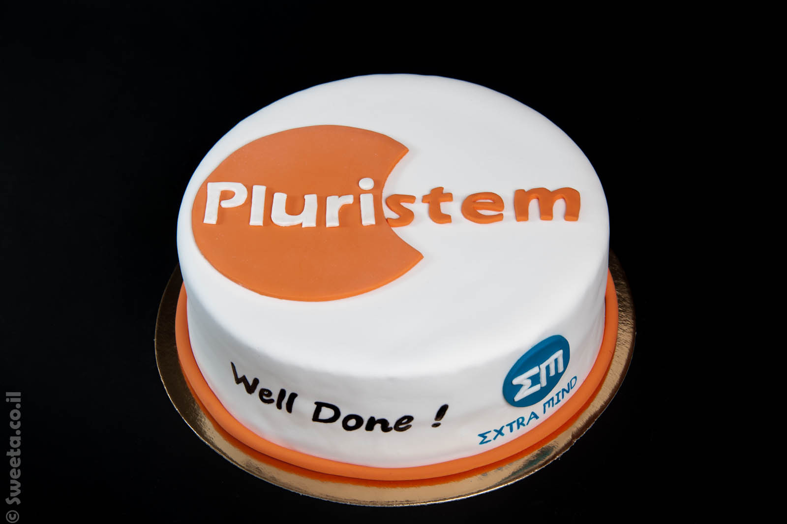 עוגה עם לוגו חברה לכבוד השקת מוצר extra mind pluristem